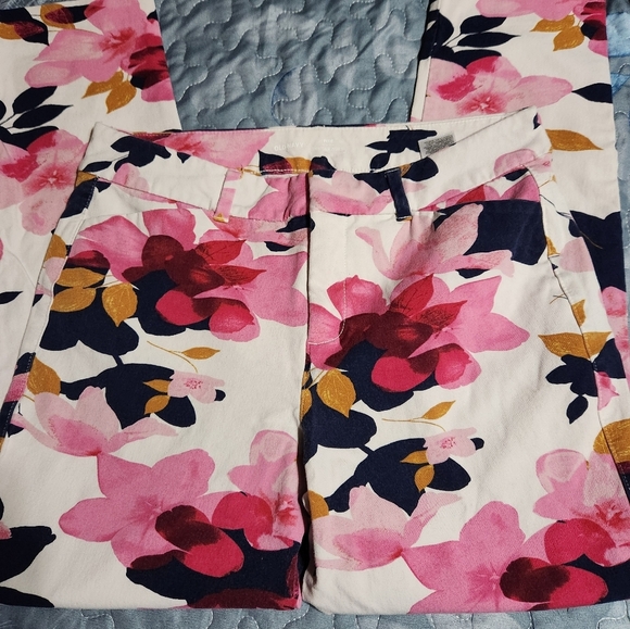 Womens old navy floral jean - Picture 2 of 10